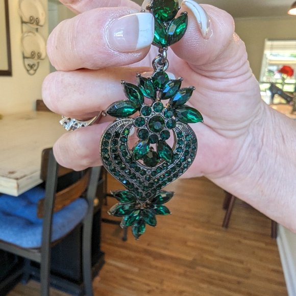 Chandelier Emerald Green Rhinestone Earrings - Picture 9 of 10